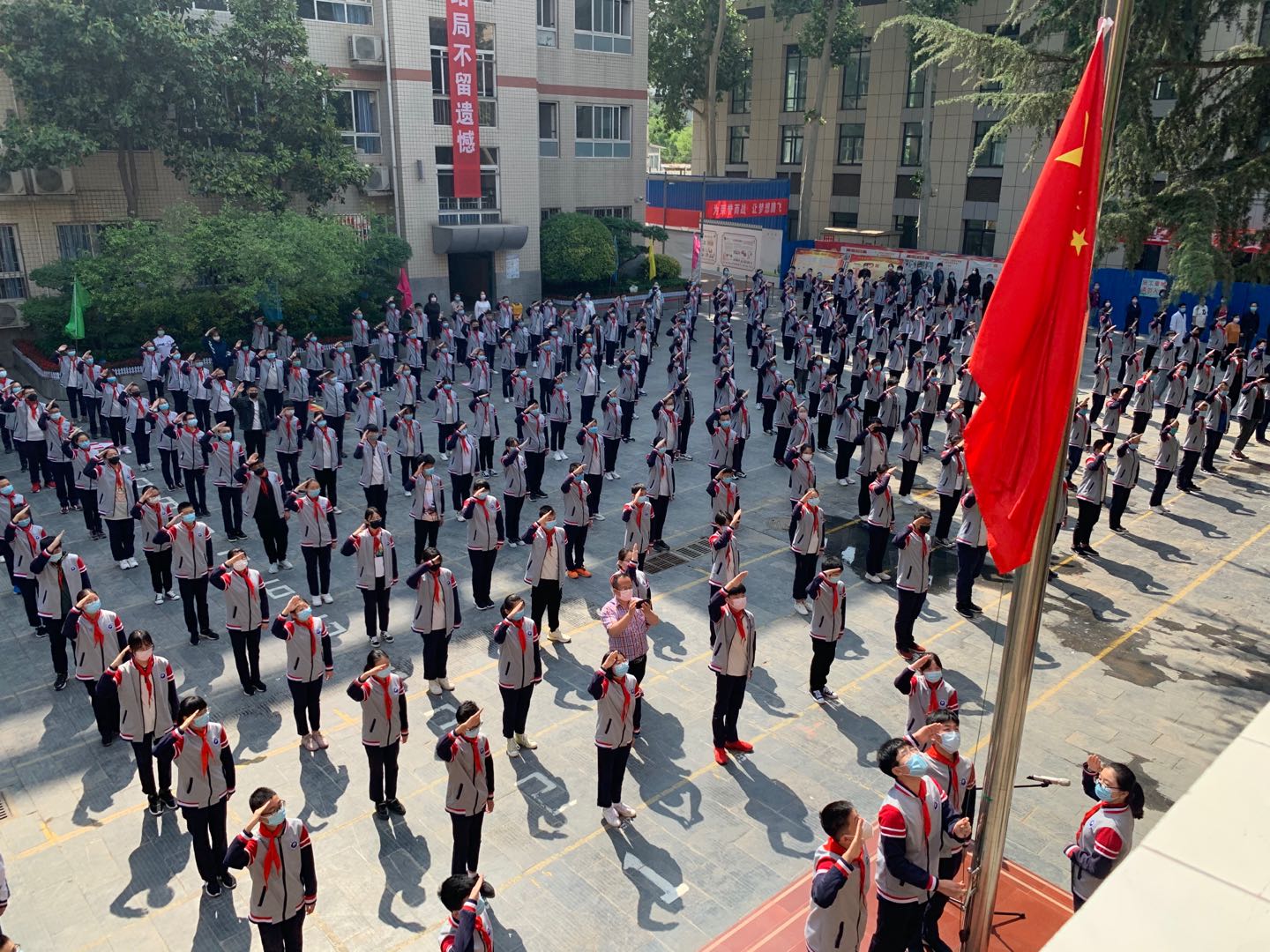 郑州市第四十四初级中学在表彰中激励先进,展望未来