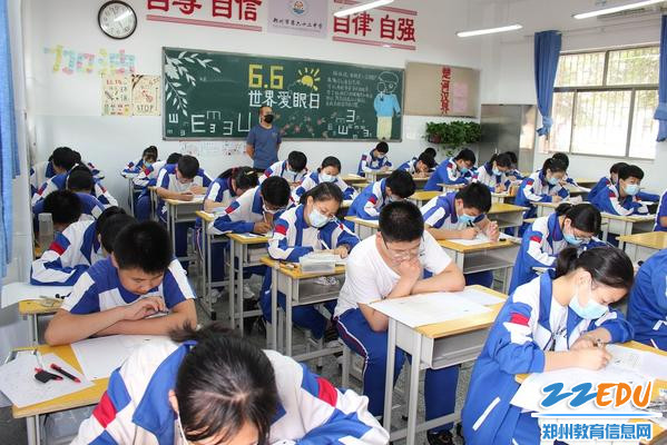 秩序井然的考场