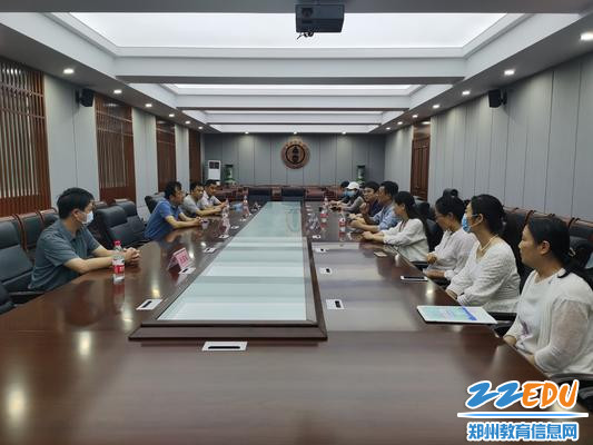 5.工会组长一起参加座谈