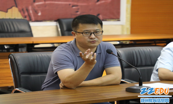 江炜书记为副班主任们提建议