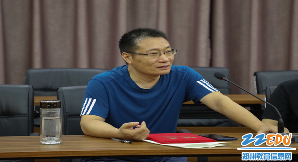 田旭老师给副班主任们分享经验