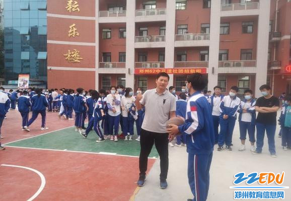 无篮球  不青春---挑战地心引力篮球社团等着你！