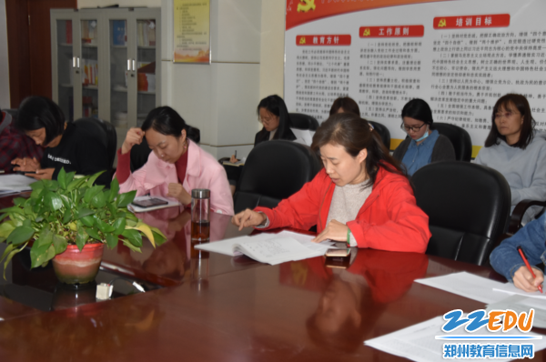 语文组王玲老师针对本年级情况作出分析