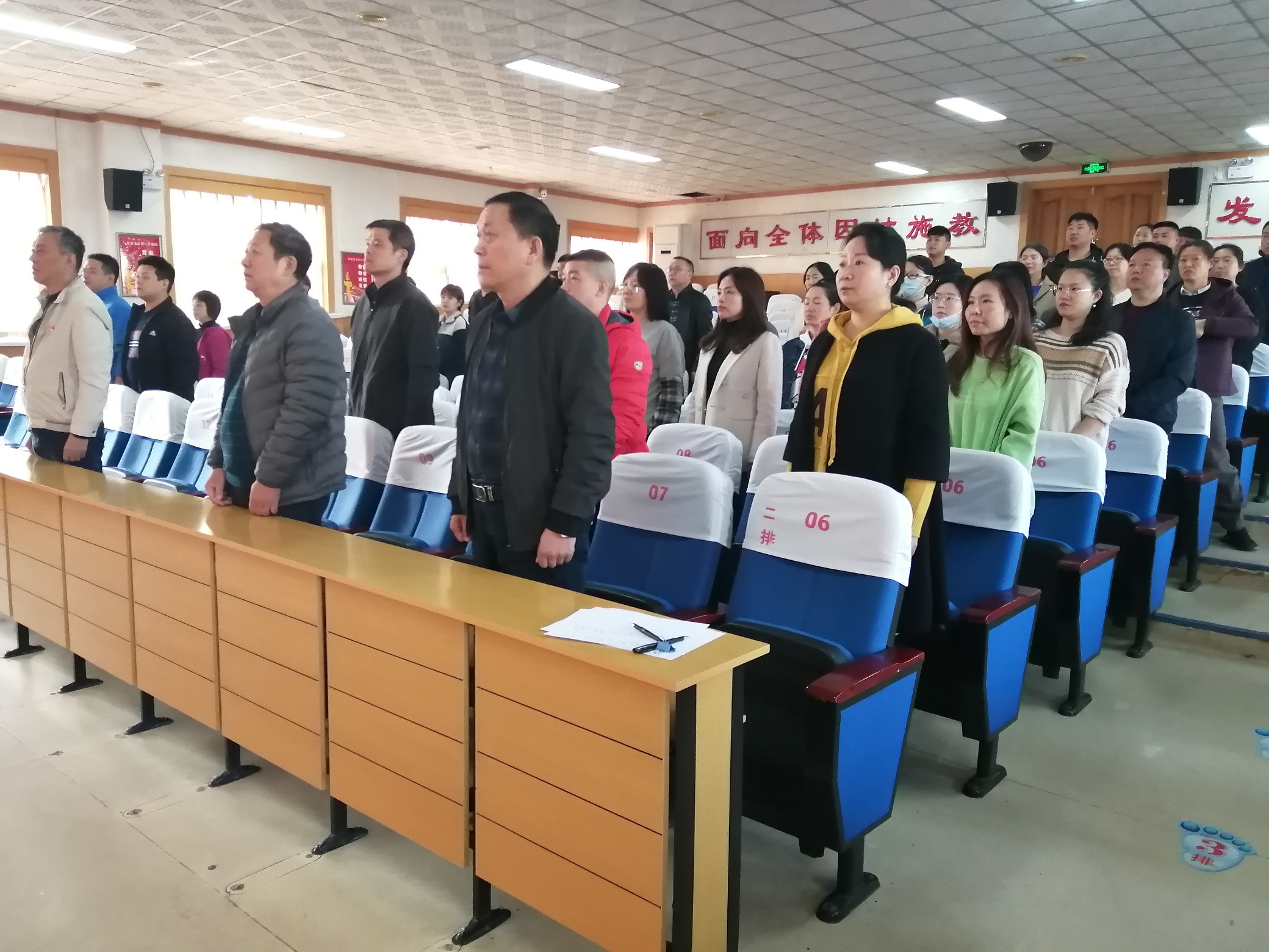 不忘历史,砥砺前行——河南省盲人学校·郑州市盲聋哑学校师生观看