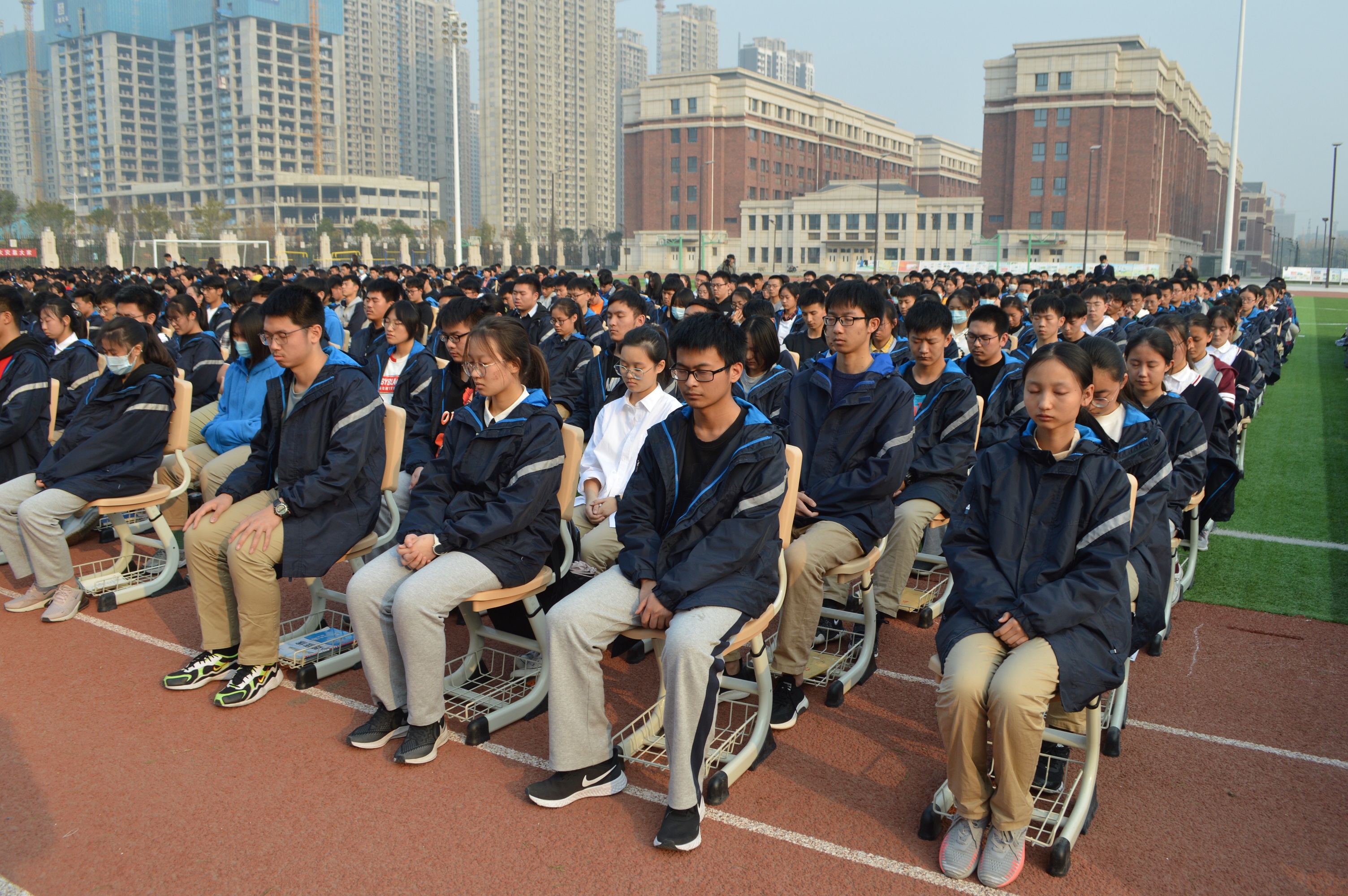 点燃学习激情全国知名励志教育专家刘成刚走进郑州中学作报告