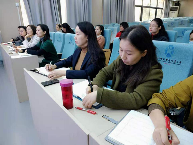 进行谈话教育 3466057.png