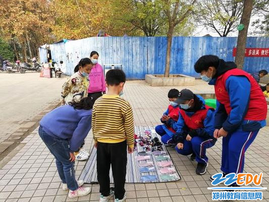 7实践志愿服务精神、将爱心播撒