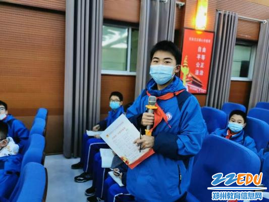 学生代表积极发表见解