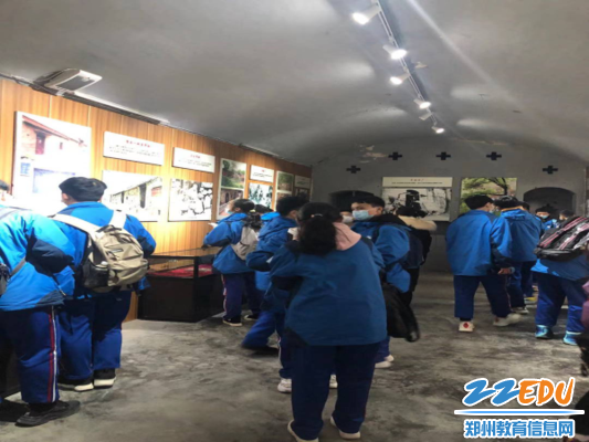 2 展厅内按照研学任务自主学习