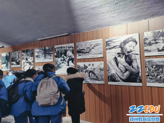 3对准研学目标 认真听讲