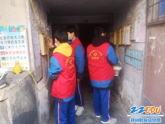 6清扫楼栋门口杂乱小广告