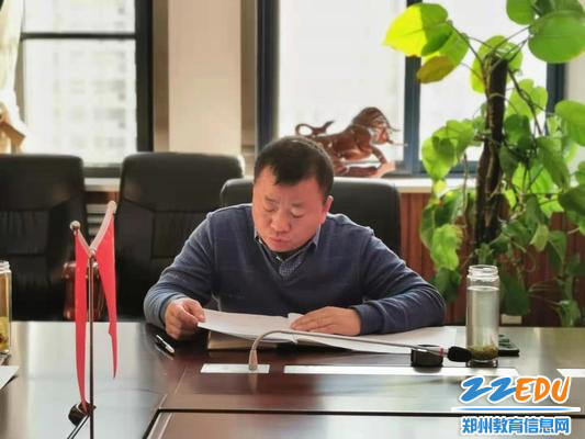 党委宣传委员、行政副校长郭鹏进行对照发言
