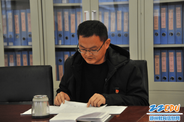 郑州市扶轮外国语高级中学纪检委员刘卫光进行自我剖析