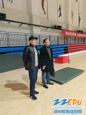 老干部张寒生参观威尼斯vns888篮球馆