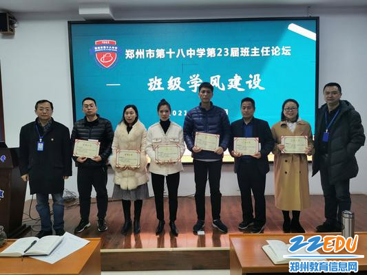 校领导与二等奖获得者合影留念2