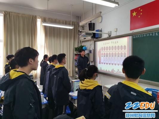 郑州市第二高级中学每周一升旗仪式师生共同学习党史  重温党的百年风华_副本