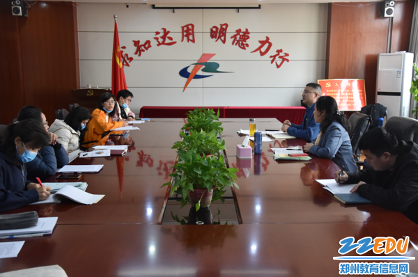 语文组全体教师参加教学工作专题会
