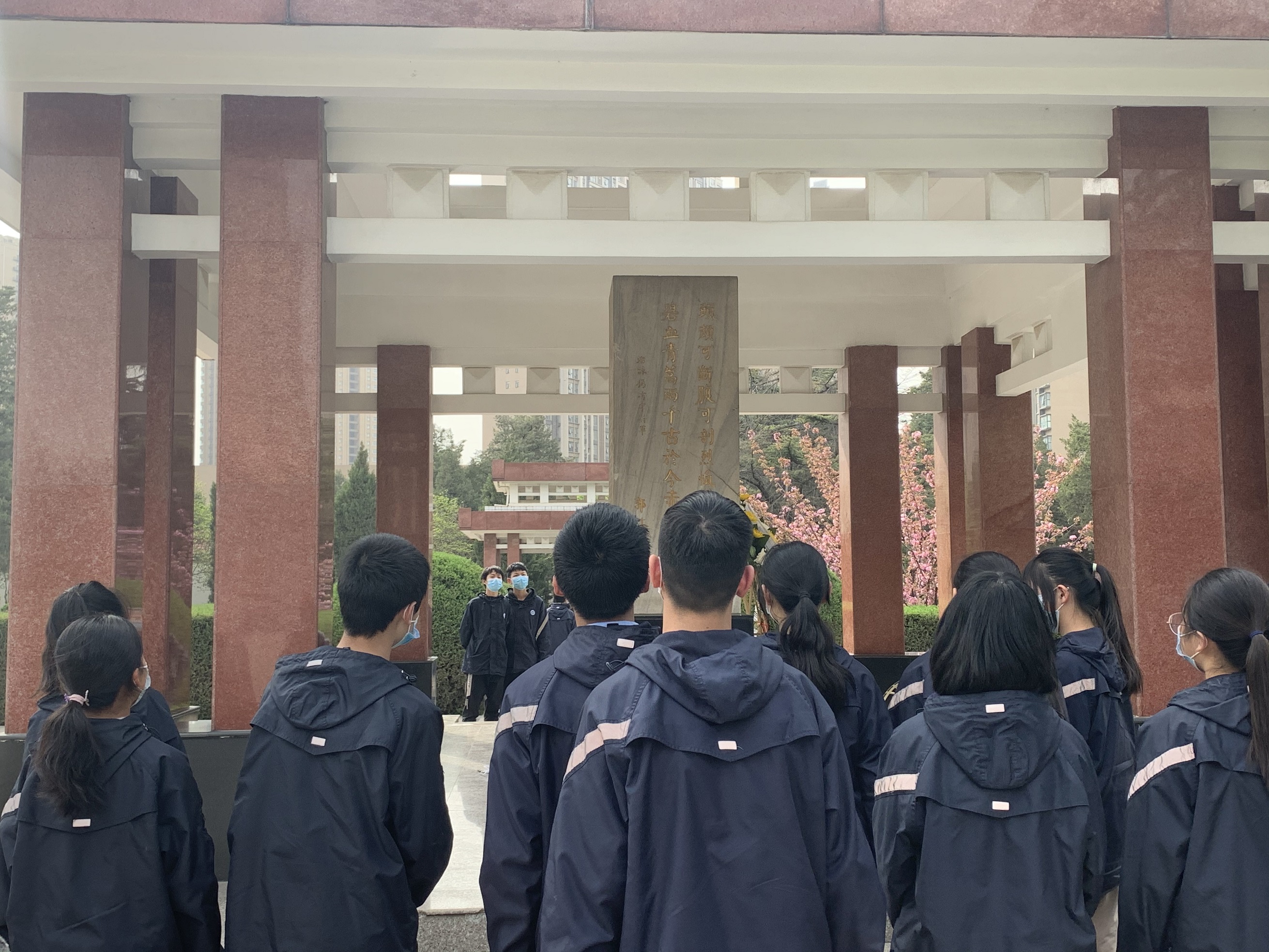 郑州高新区实验中学举行"学党史,祭英烈,传承红色精神
