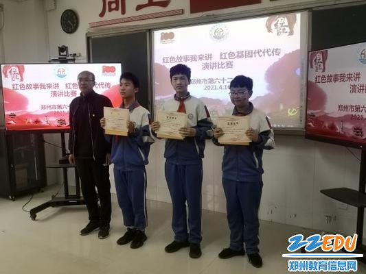 李朝书记为一等奖获得者颁奖