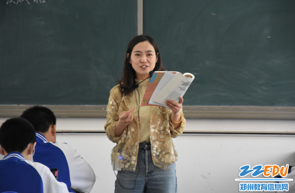 宋莉老师积极调动学生们上课的热情