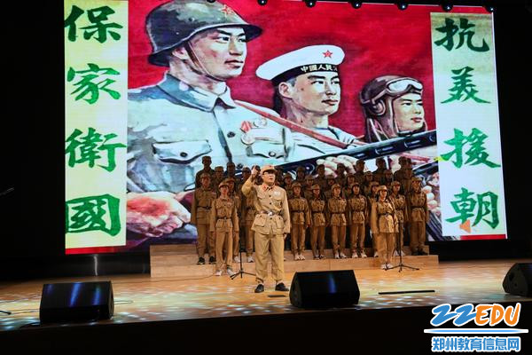 3班主任示范引领，积极参与班级活动之中