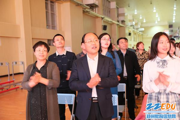 8领导班子齐唱《没有共产党就没有新中国》2