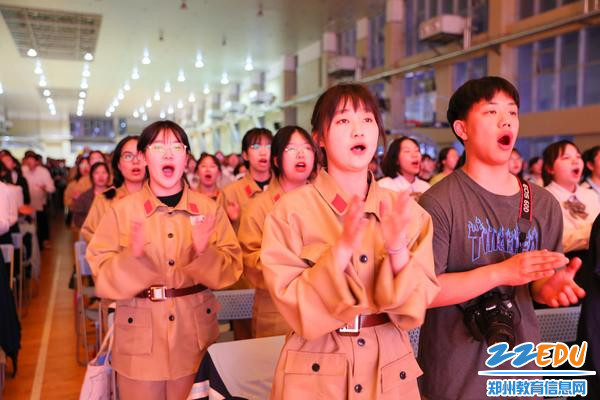 9学生气齐唱《没有共产党就没有新中国》3