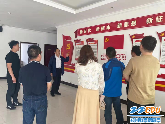 临时党支部成员开展学习活动