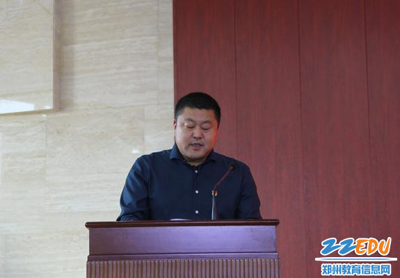 3，党委书记、校长李明德为全体教师送祝福