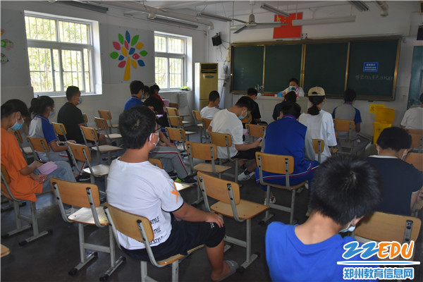 5，郑州42中学生在留观区留观半小时