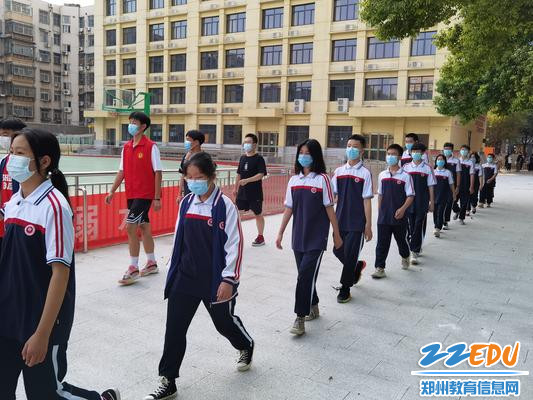 郑州市第四十四高级中学开展秋季开学演练