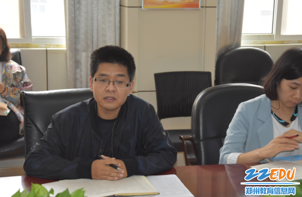 教务处副主任陈颖朝组织会议
