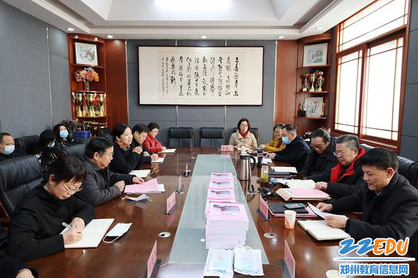 郑州市科技工业学校迎接市级品牌专业(服装)中期评估