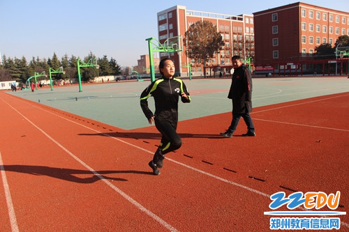 荥阳市体育学校举行第七届迎元旦师生越野长跑赛