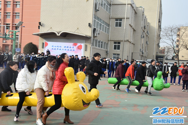 1郑州42中开展 ”迎新年“教工团建活动