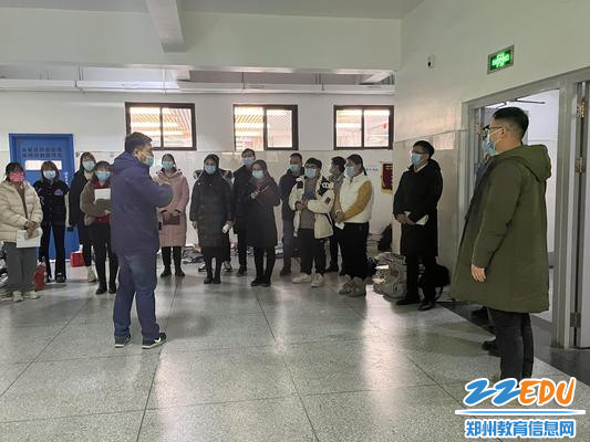 德育处副主任金新胜强调演练要求 德育处副主任金新胜强调演练要求