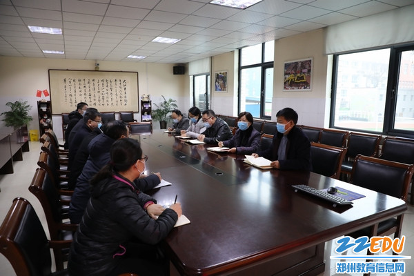 与会领导、责任人员研讨交流 与会领导、责任人员研讨交流