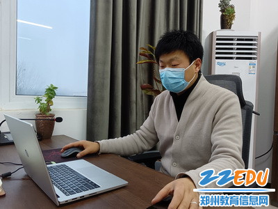 1月9日石桥小学领导班子第一时间召开全体教师线上教学工作会 (1)_调整大小 1月9日石桥小学领导班子第一时间召开全体教师线上教学工作会 (1)_调整大小