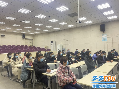 高三年级全体教师认真参会,备战线上复学 高三年级全体教师认真参会,备战线上复学