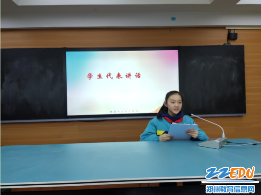 5七（2）班刘泽轩作为学生代表做了国旗下主题演讲