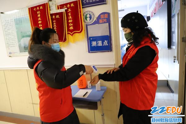 防空演练入班测温环节 防空演练入班测温环节