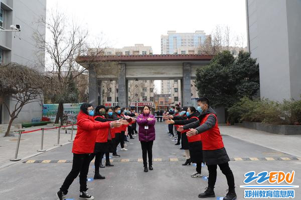 隔空拥抱 新学期加油向未来 隔空拥抱 新学期加油向未来
