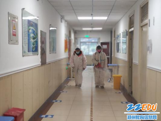 全面消杀 为师生安全健康保驾护航 全面消杀 为师生安全健康保驾护航