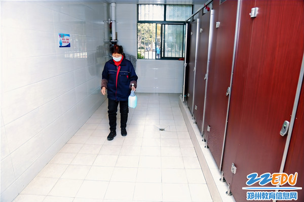 12对厕所进行消杀_副本 12对厕所进行消杀_副本