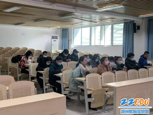 4.老师认真听讲 4.老师认真听讲