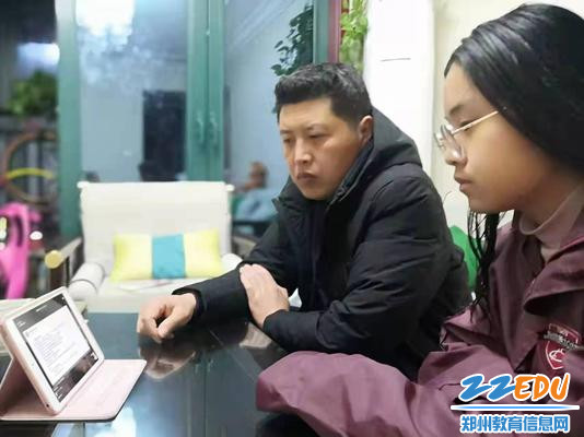 家长积极参与本次家长会 家长积极参与本次家长会