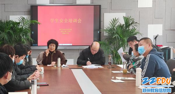 校长韦艳春强调学生安全工作 校长韦艳春强调学生安全工作