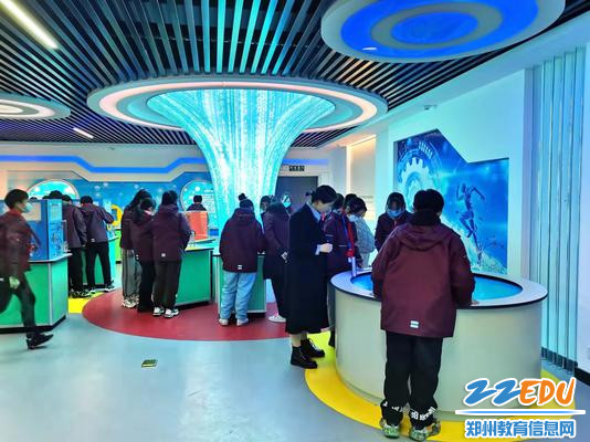 4.参观科技馆,体验多样科学知识 4.参观科技馆,体验多样科学知识