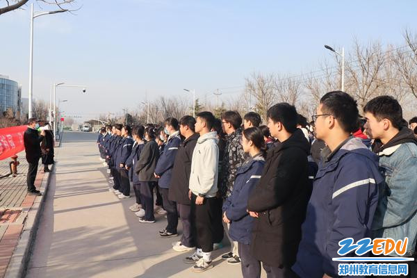 4.同学们认真学安全消防知识 4.同学们认真学安全消防知识