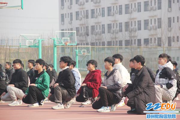 4.蹲姿训练 4.蹲姿训练